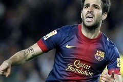 西甲焦点战：皇家奥维耶多防守反击对决巴塞罗那，中场控制成胜负关键