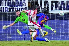 皇马新防线双星闪耀：科纳特与马丁内斯加盟解析