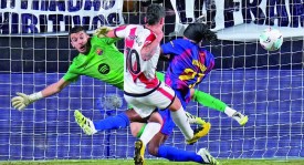 皇马新防线双星闪耀：科纳特与马丁内斯加盟解析